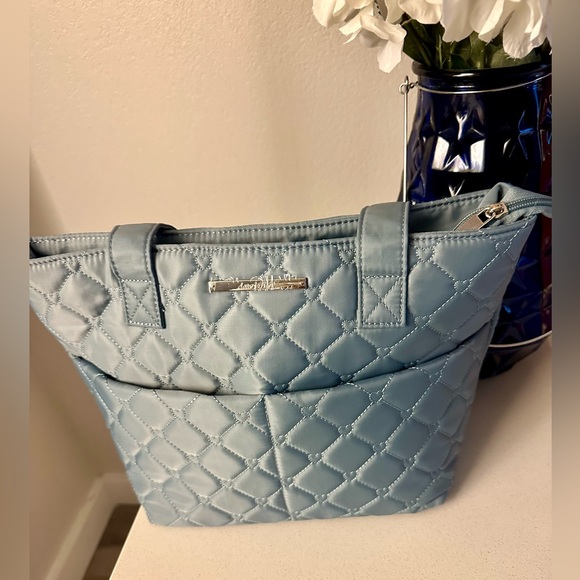 Betsey Johnson NWT quilted shoulder/tote bag. - Picture 6 of 10